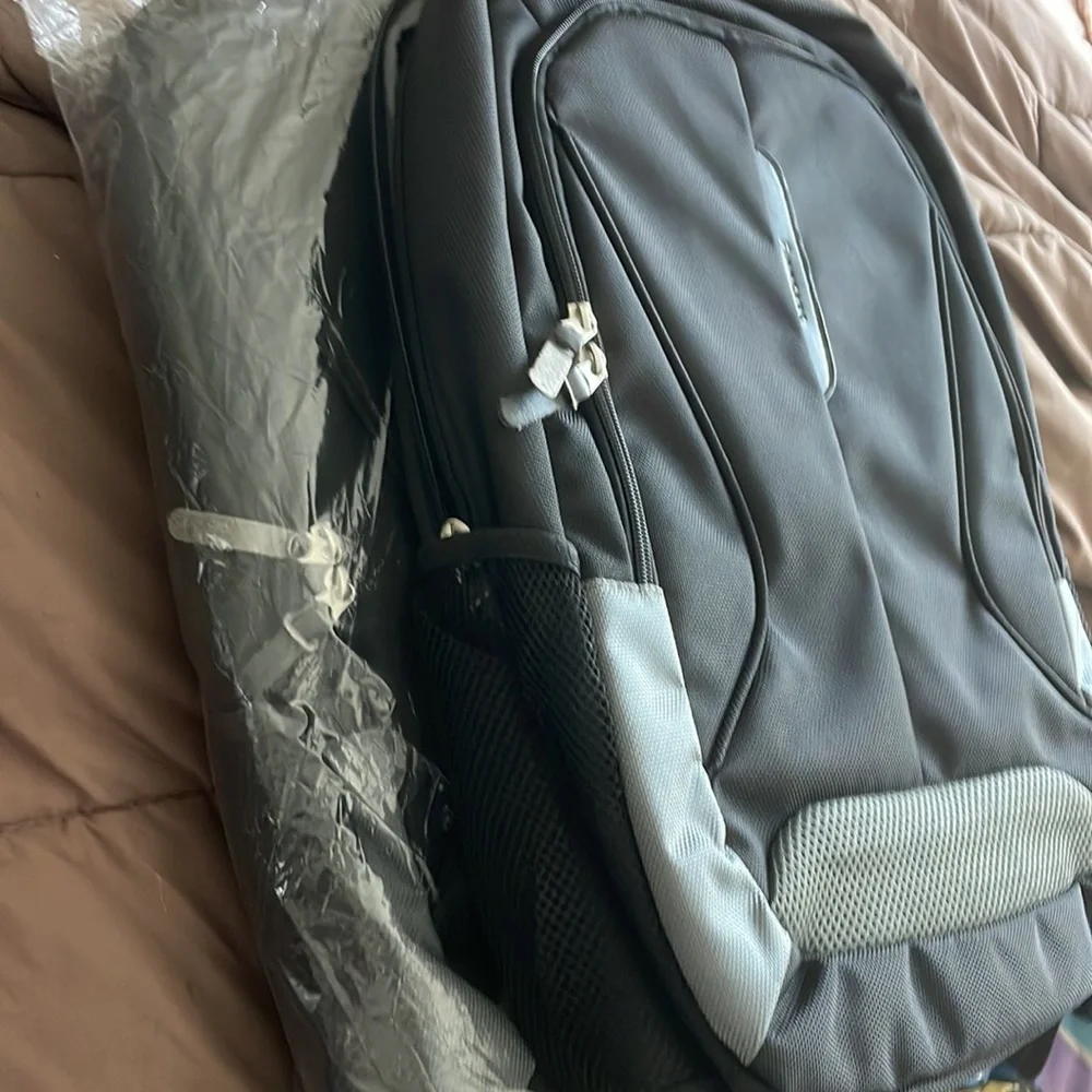 Backpack - Picture 3 of 4